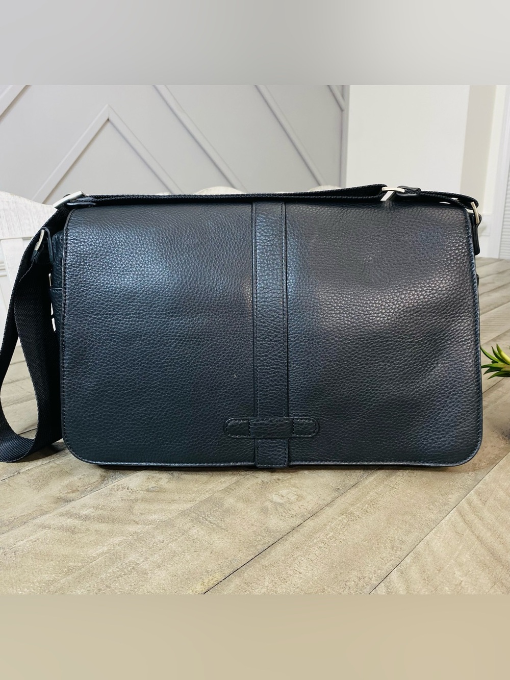 Bosca Tribeca Black Leather Messenger Bag Made In Italy - Picture 2 of 11